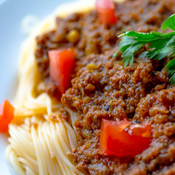Spaghetti gourmands, à la bolognaise familiale.