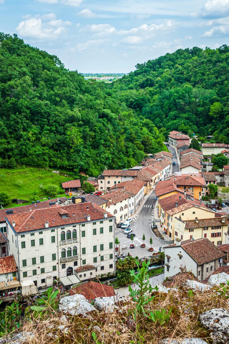 Village vallonné illustrant la règle des tiers.